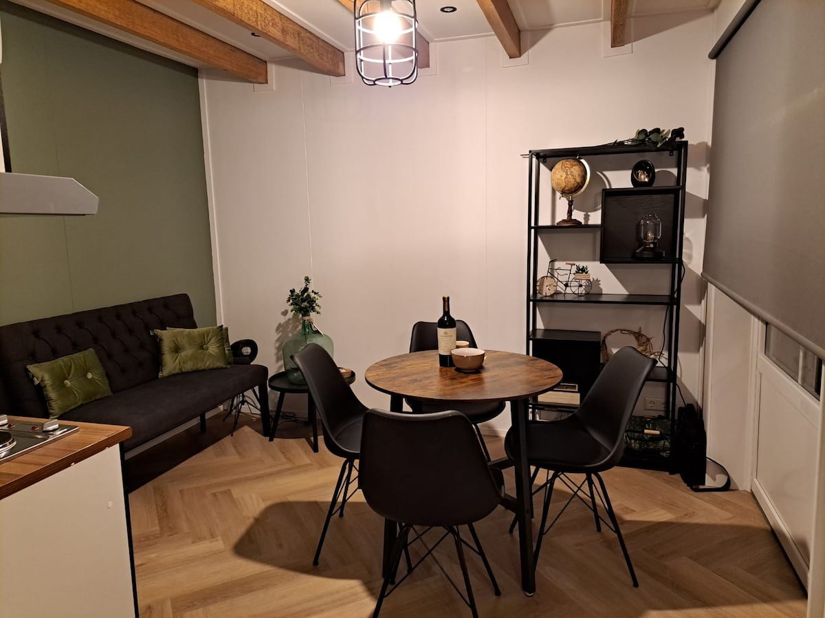 Sfeervol gastenverblijf in Sint-Maartensdijk voor €69
